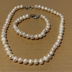 Elegant  Genuine Pearl  Necklace and Bracelet Set